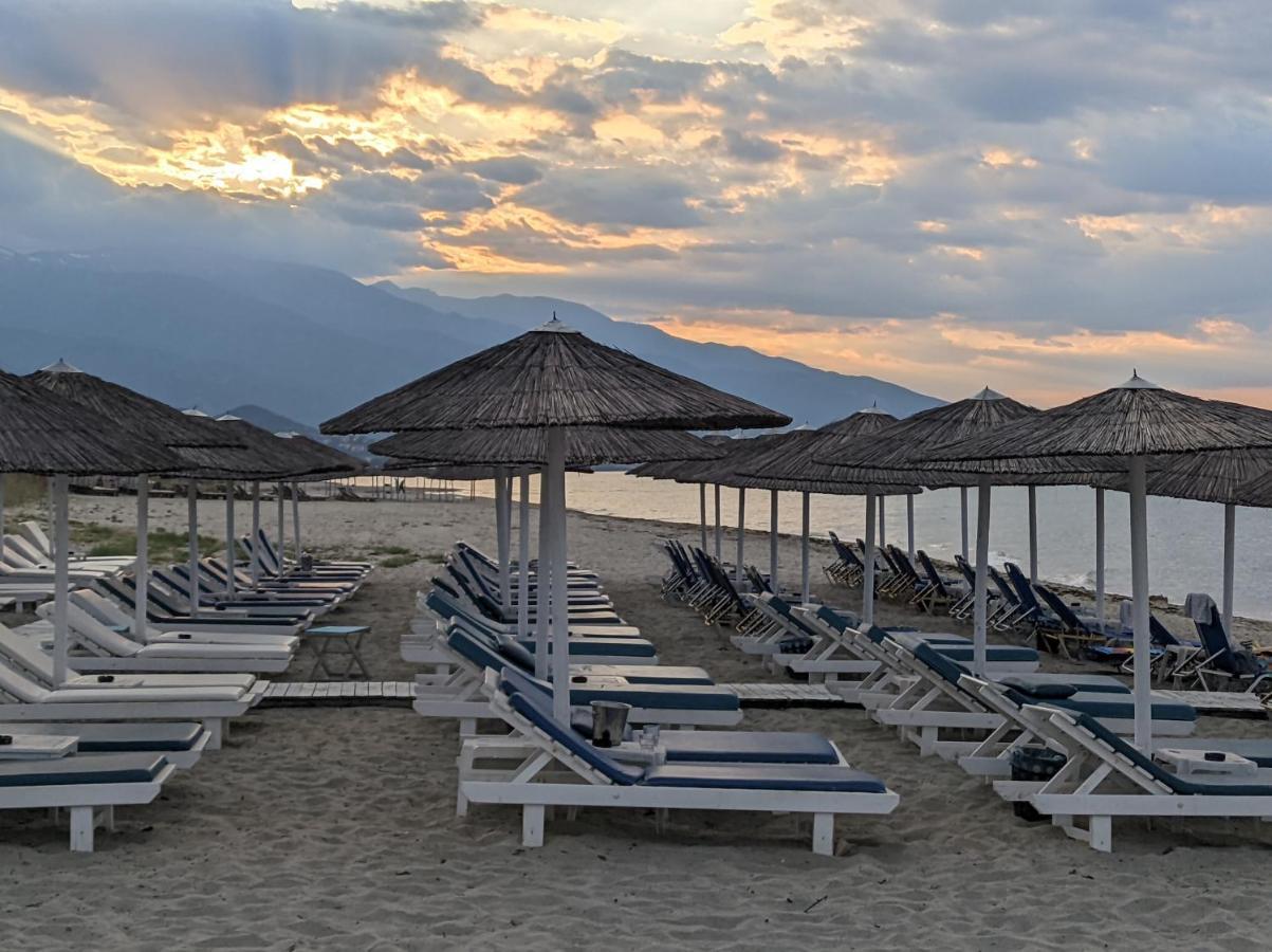 Costa Petra - Luxury Seaside Cottage With Garden - Vacation House For Families In Greece Néa Meságkala Dış mekan fotoğraf